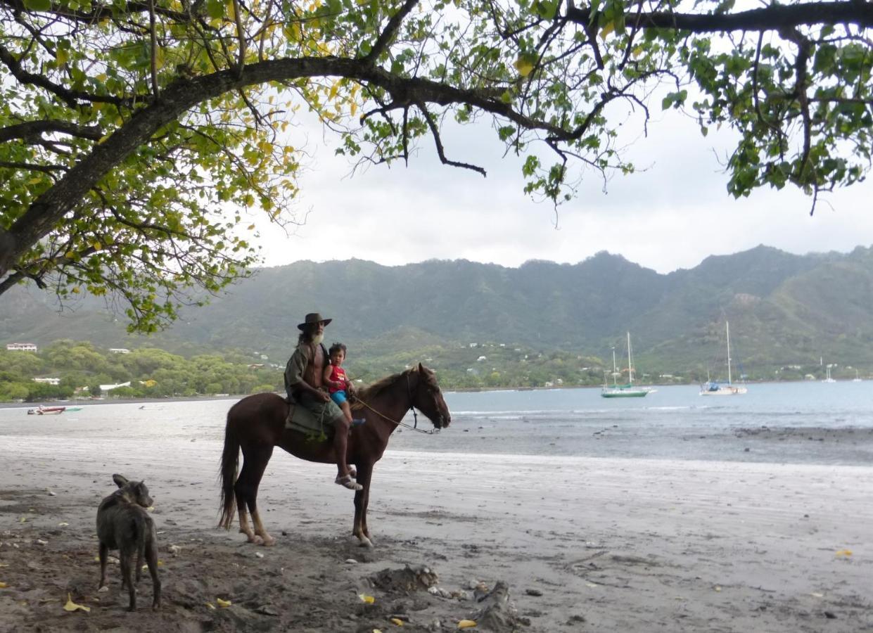 Fare Manutea Hotel Nuku Hiva Buitenkant foto