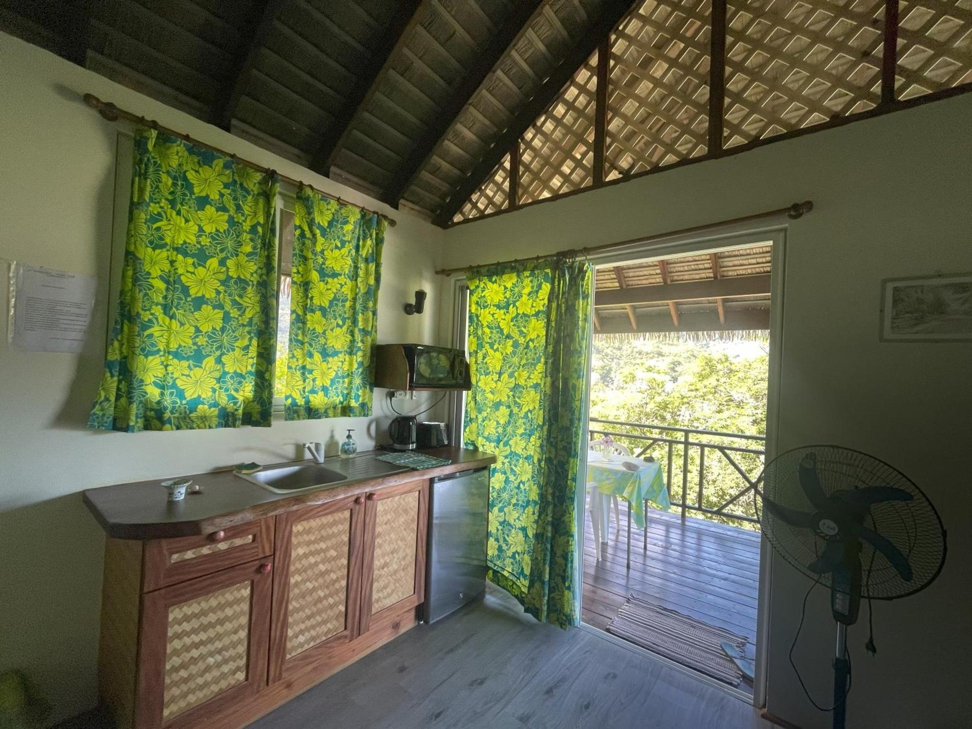 Fare Manutea Hotel Nuku Hiva Buitenkant foto