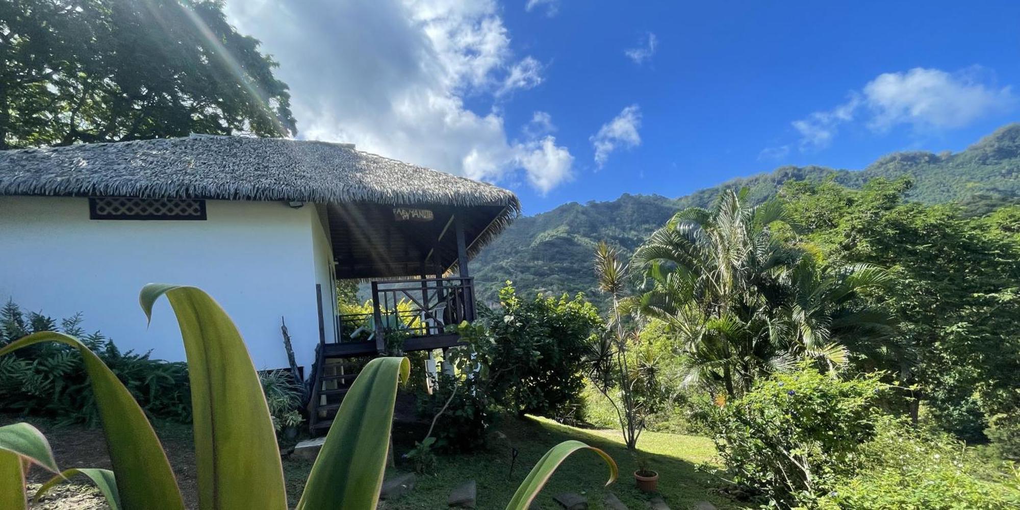 Fare Manutea Hotel Nuku Hiva Buitenkant foto